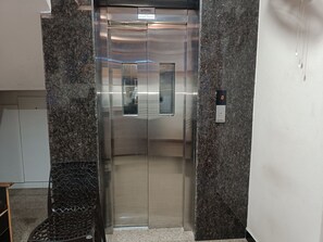Lift - La Grande Residency (Puducherry)