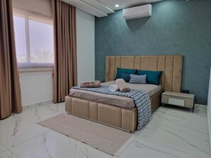 3 habitaciones, tabla de planchar con plancha, wifi y ropa de cama 