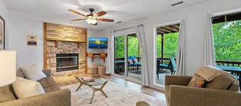 Lakefront house w/ private dock, main channel view, close to many restaurants