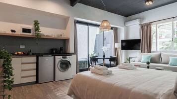 8 Schlafzimmer, Schreibtisch, Bügeleisen/Bügelbrett, WLAN