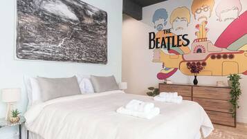 8 habitaciones, escritorio, tabla de planchar con plancha y wifi