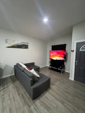 Living area - Luxurious home in Central

 (El Paso)