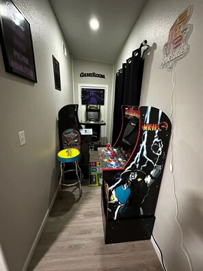 Game room - Luxurious home in Central

 (El Paso)