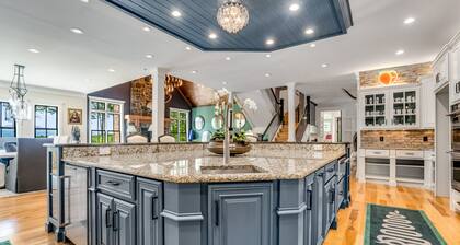 Mountain Mansion 7BR, 10Ksf, Views, Pool, Sport Court, Gym, Sauna, Petting Zoo