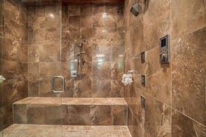 Hair dryer, towels, soap, shampoo - Mountain Mansion 7BR, 10Ksf, Views, Pool, Sport Court, Gym, Sauna, Petting Zoo (Blue Ridge)