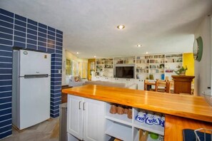 Interior - New! Bamboo Magic Mountain Pool & Descanso (Tepoztlán)