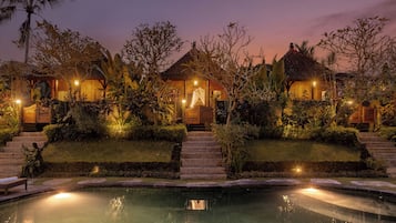 Kolam renang outdoor