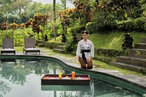 Kolam renang outdoor