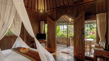 Superior Suite | In-room safe, desk, soundproofing, rollaway beds