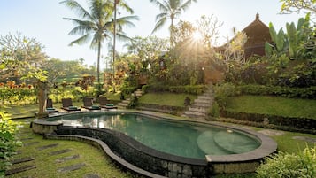 Kolam renang outdoor