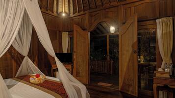 Superior Suite | In-room safe, desk, soundproofing, rollaway beds