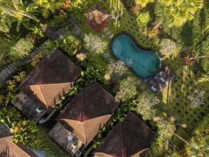 Kolam renang outdoor