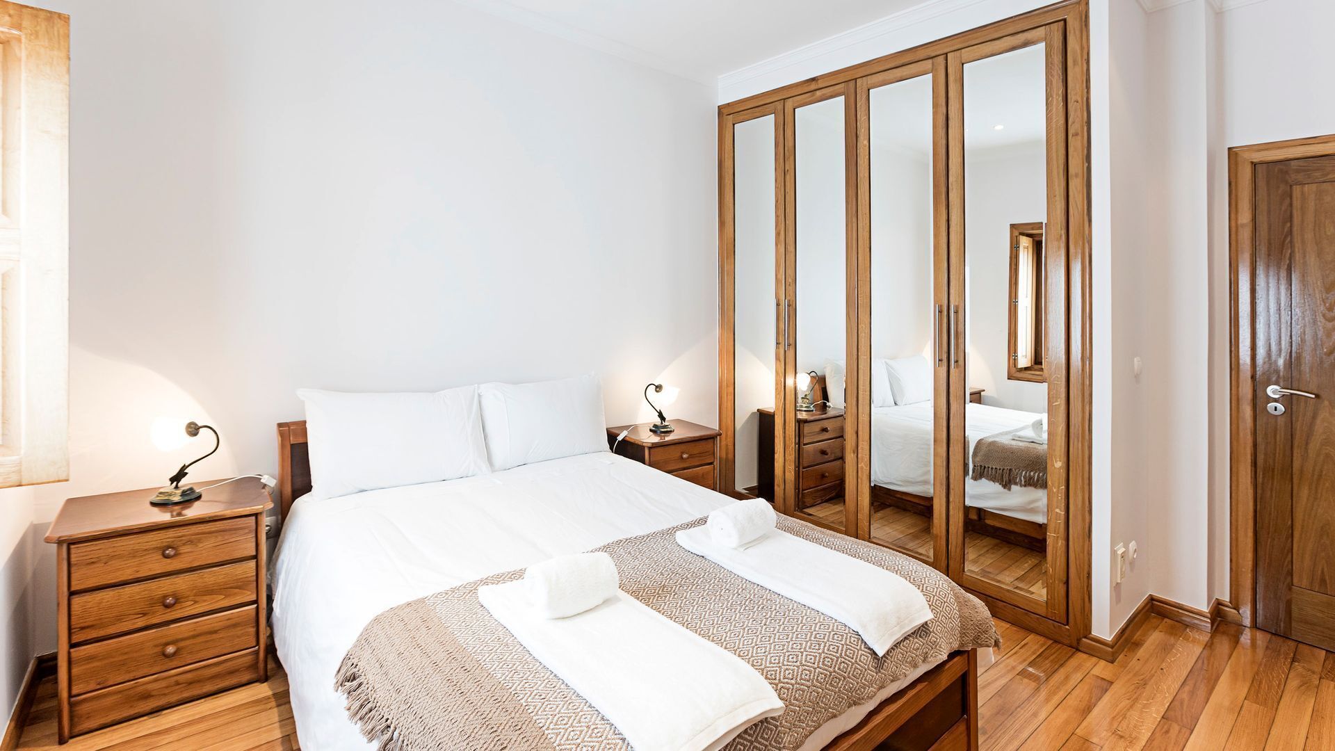 5 chambres, fer et planche à repasser, Wi-Fi gratuit, draps fournis