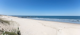 Mindelo Villa Beach by LovelyStay