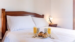 6 habitaciones, tabla de planchar con plancha y wifi gratis 