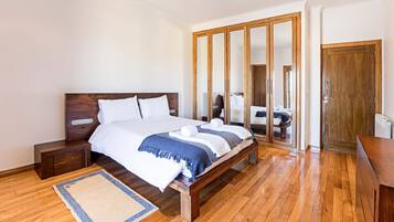 5 quartos, ferros/tábuas de passar roupa, Wi-Fi de cortesia