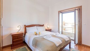6 bedrooms, iron/ironing board, free WiFi, bed sheets - Mindelo Villa Beach by LovelyStay (Vila Chã)