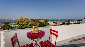 Outdoor dining - Pombaline Building W/Pool - Apt 5 by LovelyStay (Vila Real de Santo António)