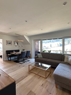 Smart-TV, bordtennis og bøker