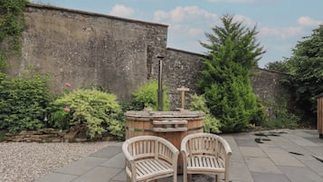 Cottage | Property grounds