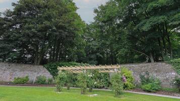 Cottage | Property grounds