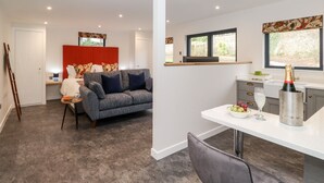 Living area - The Gardener's Retreat (Penrith)