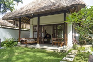Terrace/patio - Villa Dorado - Steps from Jimbaran Beach (Bali)
