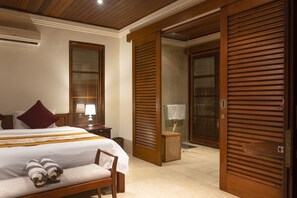 3 bedrooms, iron/ironing board, WiFi, bed sheets - Villa Dorado - Steps from Jimbaran Beach (Bali)