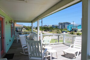 Terrace/patio - Vitamin Sea, Almost Oceanfront House in Emerald Isle, NC! (Emerald Isle)