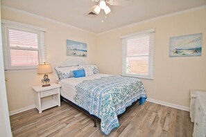 4 bedrooms, WiFi - Vitamin Sea, Almost Oceanfront House in Emerald Isle, NC! (Emerald Isle)