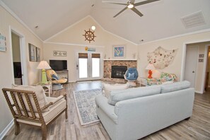 TV, DVD player - Vitamin Sea, Almost Oceanfront House in Emerald Isle, NC! (Emerald Isle)