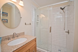 Towels - Vitamin Sea, Almost Oceanfront House in Emerald Isle, NC! (Emerald Isle)