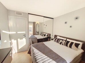 1 bedroom, iron/ironing board - N&J - PERLE DOREE - Terrace - Design (Niza)