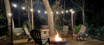 Cozy river front retreat on beautiful Withlacoochee River. Near theme parks.