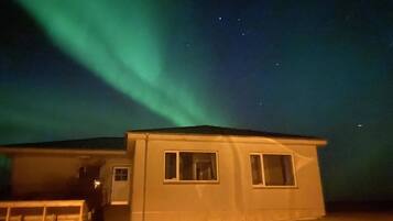 Vista frontal de la propiedad