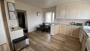 Casa | Cocina privada | Tetera eléctrica y tostadora