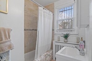 Hårføner, håndklær, såpe og sjampo