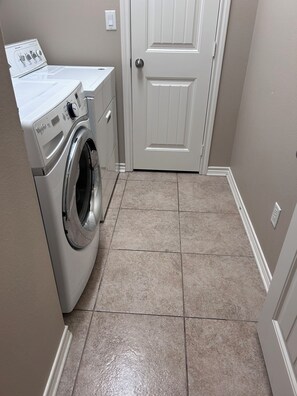 Interior - 3 Bedroom, House of Blues, Pet Friendly with high speed internet (Tyler)