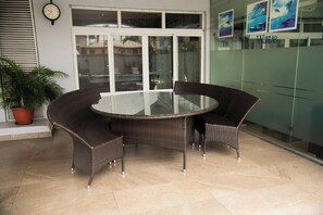 Outdoor dining - Golden Tulip Hotel GT31-Rivotel (Port Harcourt)