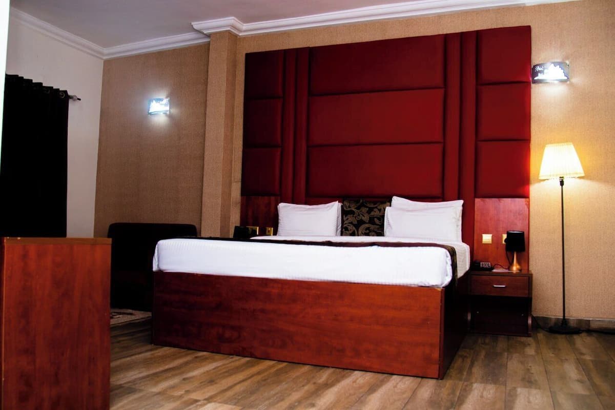 1 bedroom, in-room safe, soundproofing, free WiFi