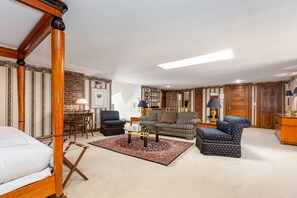 Penthouse | 1 bedroom, individually decorated, individually furnished