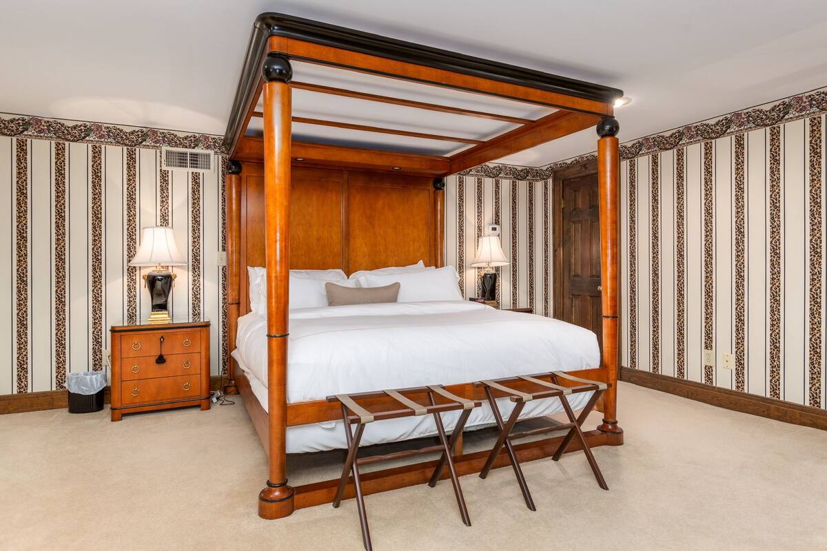 Piedmont Suite | Iron/ironing board, WiFi (free), individually decorated
