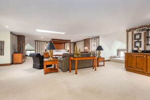 Loftsleilighet | Individuelt dekorert, individuelt innredet og strykejern/-brett