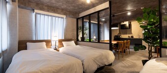 ビル1フロア貸切り（74㎡）グランデルーム「Pinot noir（ピノ・ノワール）」8名宿泊OK / 高知市 高知県