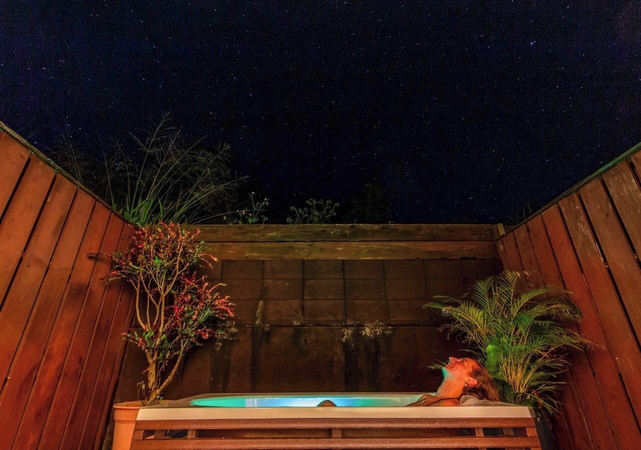 Outdoor spa tub