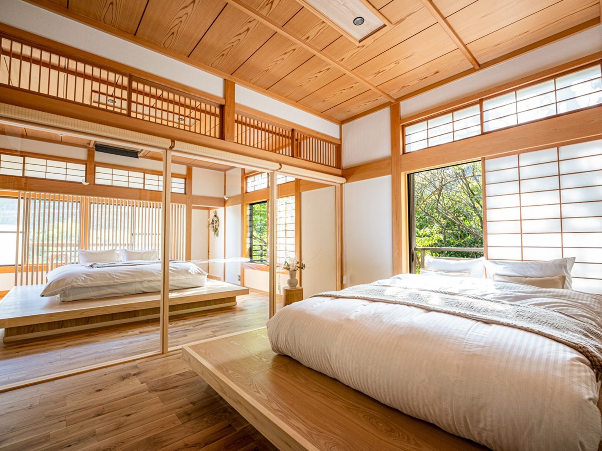 4 室のベッドルーム、デスク、WiFi (無料)、ベッドシーツ