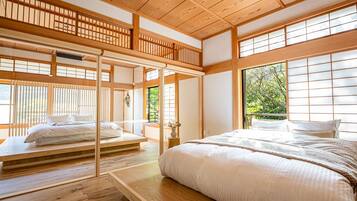 4 bedrooms, desk, free WiFi, bed sheets