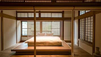 4 bedrooms, desk, free WiFi, bed sheets