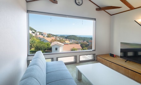 TV. Rental villa in Shimodas luxury villa area Kisam / Shimoda Shizuoka