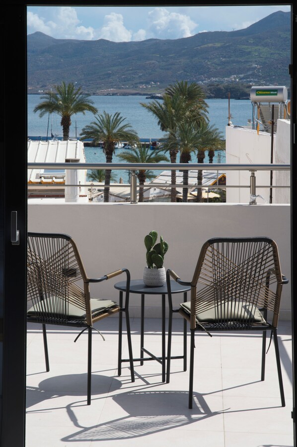 Tabla de planchar con plancha, wifi gratis y ropa de cama 